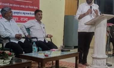 आमदार, खासदारांना पेन्शन, मग शिक्षकांना का नाही?