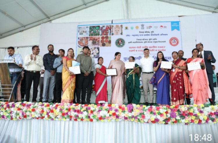 ... आता नाय अडाणी राह्याचं, सायबर सुरक्षा शिकून शहाणं हुयाचं, पुणे जिल्ह्यातील सावित्रीच्या लेकींची भावना! 