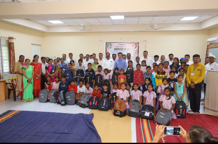 'फेडू ऋण समाजाचे- निराधार, गरजू, गोरगरीब व अनाथ विद्यार्थ्यांना देऊ हात मदतीचे'!