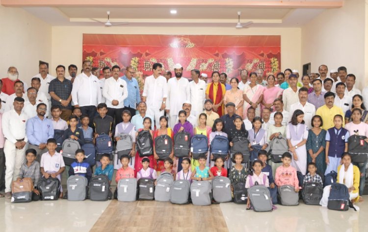 'फेडू ऋण समाजाचे- निराधार, गरजू, गोरगरीब व अनाथ विद्यार्थ्यांना देऊ हात मदतीचे'!