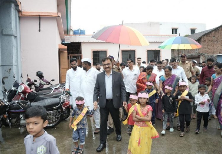 पुण्याचे विभागीय आयुक्त चंद्रकांत पुलकुंडवार बनले झेडपी शाळेतील चिमुकल्यांचे पालक! 