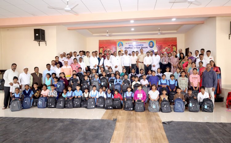 ZP Guruji's initiative to provide a helping hand to the needy Students:-निराधार विद्यार्थ्यांना मदतीसाठीच्या या अनोख्या उपक्रमाचा समाजाने आदर्श घ्यावा! 