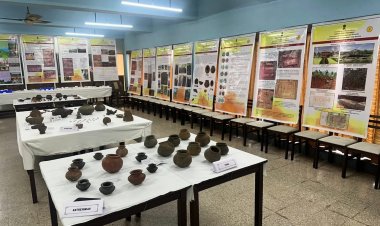 The forts are a symbol of the successful military strategy of the Maratha Empire : महाराष्ट्रातील डोंगराळ भागात व समुद्रकाठी बांधलेले गडकिल्ले हे मराठा साम्राज्याच्या यशस्वी लष्करी धोरणाचे प्रतिक! 