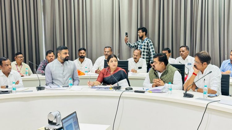 Minister of State for Urban Development Madhuri Misal review meeting : सासवड,जेजुरी, फुरसुंगी-उरुळी देवाची या नगर पालिकांच्या कार्यक्षेत्रातील प्रलंबित विकासकामे तातडीने मार्गी लावा!  