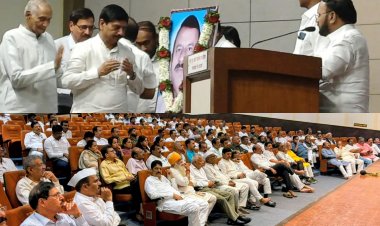 Late Jalindar Kamthe Condolence Meet : दिवंगत जालिंदर कामठे यांच्या निधनामुळे सुभद्रा कट्ट्याने  मार्गदर्शक, सच्चा मित्र तर, पुणे जिल्ह्याने सामान्य कार्यकर्त्यांना बळ देणारा नेता गमावला!